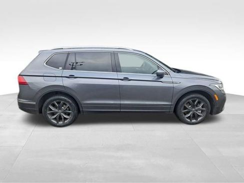 Certified 2022 Volkswagen Tiguan SE w/ Panoramic Sunroof Package image 8
