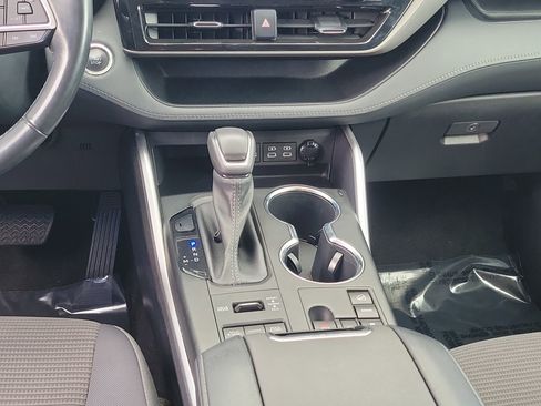 Used 2023 Toyota Highlander LE image 21