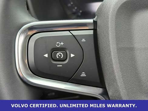 Certified 2023 Volvo XC40 B5 Plus AWD/4WD image 18