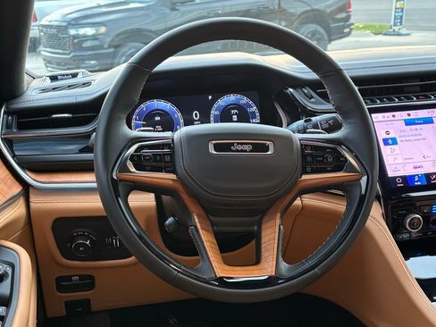 Used 2025 Jeep Grand Cherokee L Summit AWD/4WD image 11