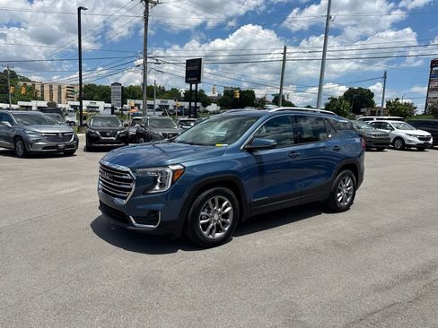 Used 2024 GMC Terrain SLT FWD image 3