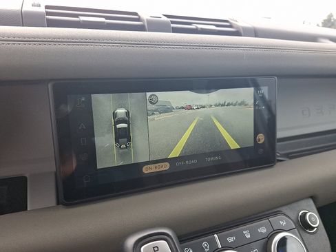 Used 2020 Land Rover Defender 110 S image 19