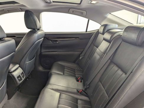 Used 2016 Lexus ES 350 w/ Luxury Package w/Wood Trim image 32