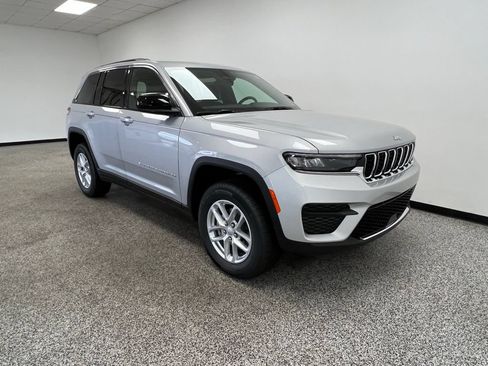 New 2025 Jeep Grand Cherokee Laredo X AWD/4WD image 17