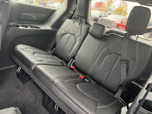 New 2026 Chrysler Pacifica Select FWD image 10