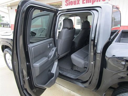 Used 2023 Nissan Frontier SV image 13