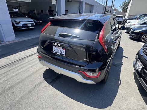 Used 2023 Kia Niro EX FWD image 3