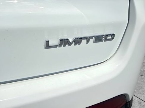 Used 2025 Jeep Compass Limited w/ Elite Group AWD/4WD image 6