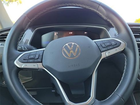 Used 2023 Volkswagen Tiguan SE image 14