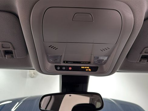 Used 2024 GMC Terrain SLE w/ Driver Convenience Package image 11