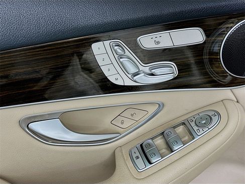 Used 2022 Mercedes-Benz GLC 300 image 21