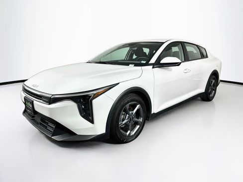 Used 2025 Kia K4 FWD image 3