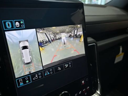 New 2026 GMC Yukon Denali w/ Advanced Technology Package AWD/4WD image 17