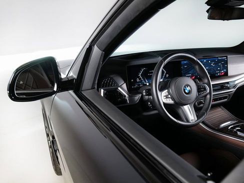 Used 2025 BMW X5 xDrive40i w/ M Sport Package image 26