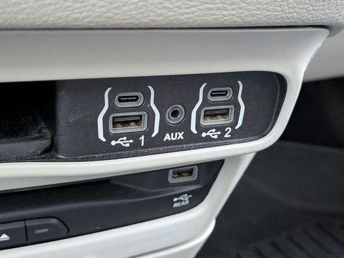 Used 2021 Chrysler Pacifica Touring-L w/ Uconnect Theater Family Group image 23