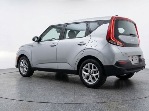Used 2025 Kia Soul LX w/ LX Technology Package FWD image 6