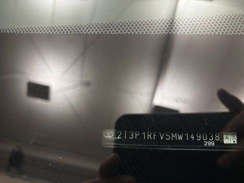 Used 2021 Toyota RAV4 XLE image 21