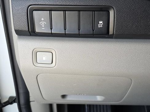 Used 2020 Kia Sedona L FWD image 19