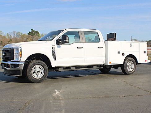 Used 2024 Ford F250 XL w/ XL Chrome Package image 3
