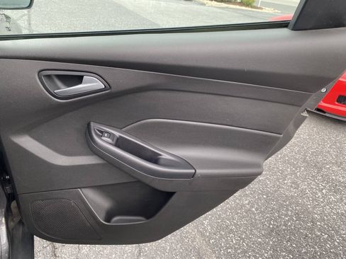 Used 2015 Ford Focus SE w/ Reverse Sensing Package FWD image 19