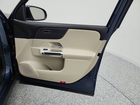 Used 2022 Mercedes-Benz GLB 250 image 20