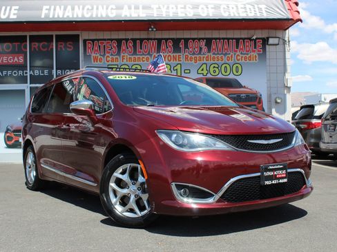 Used 2018 Chrysler Pacifica Limited FWD image 3