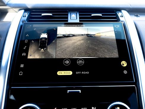 Certified 2024 Land Rover Discovery Dynamic SE image 29