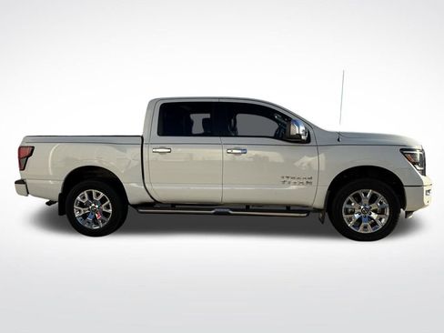 Certified 2021 Nissan Titan SL w/ Moonroof Package image 7