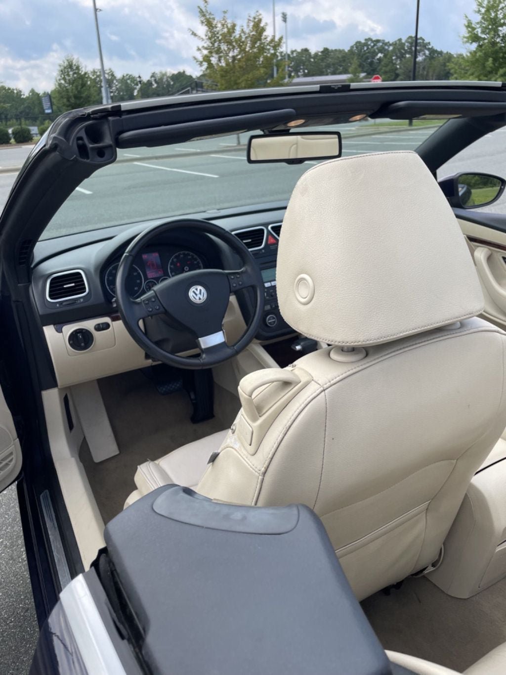 Used 2009 Volkswagen Eos Lux FWD image 13