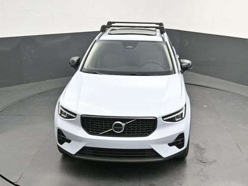 Certified 2025 Volvo XC40 B5 Plus AWD/4WD image 30