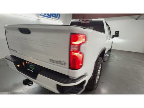 Certified 2024 Chevrolet Silverado 2500 High Country w/ High Country Premium Package AWD/4WD image 8