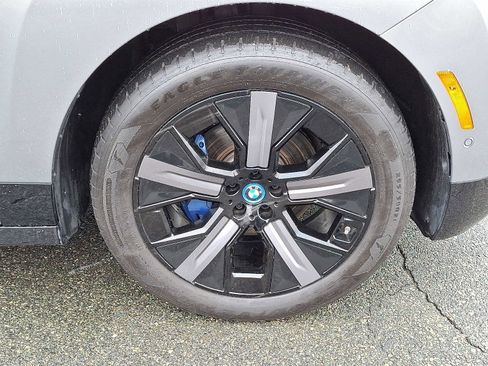 Used 2025 BMW iX xDrive50 w/ Premium Package AWD/4WD image 9