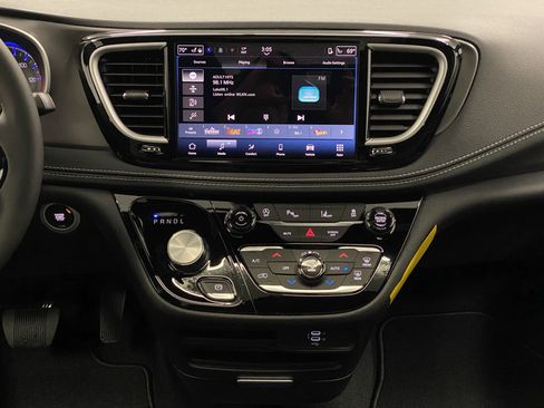 New 2026 Chrysler Pacifica Select w/ S Appearance Package AWD/4WD image 9
