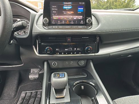 Certified 2022 Nissan Rogue SV image 19