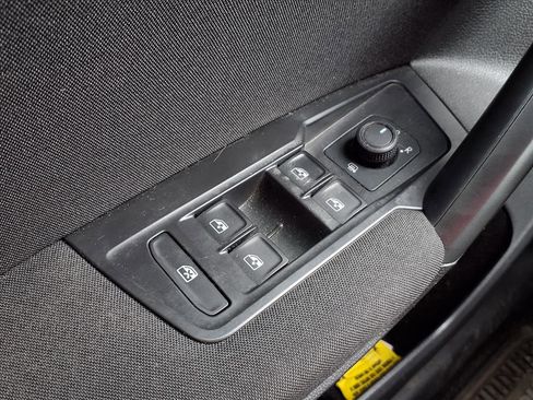 Used 2021 Volkswagen Tiguan S image 17