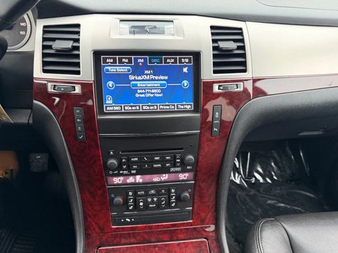Used 2012 Cadillac Escalade Luxury image 22