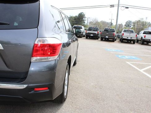 Used 2013 Toyota Highlander Plus w/ Cold Weather Pkg image 20