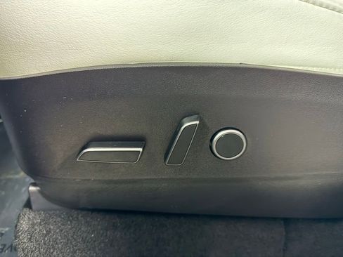 Used 2023 Tesla Model Y AWD image 22