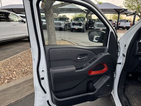 Used 2023 Nissan Frontier PRO-4X w/ Pro-4X Premium Package image 6