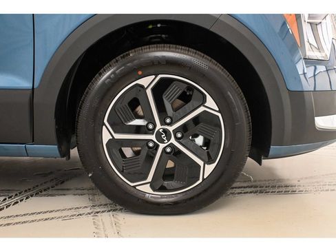 New 2026 Kia Niro EX FWD image 8