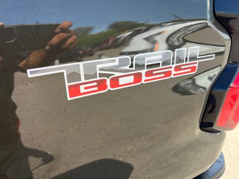 Used 2023 Chevrolet Colorado Trail Boss w/ Technology Package image 34