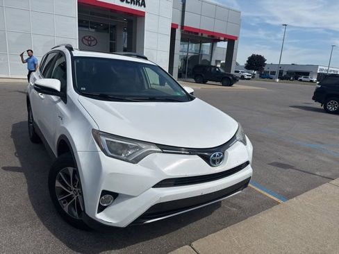 Used 2016 Toyota RAV4 XLE AWD/4WD image 2