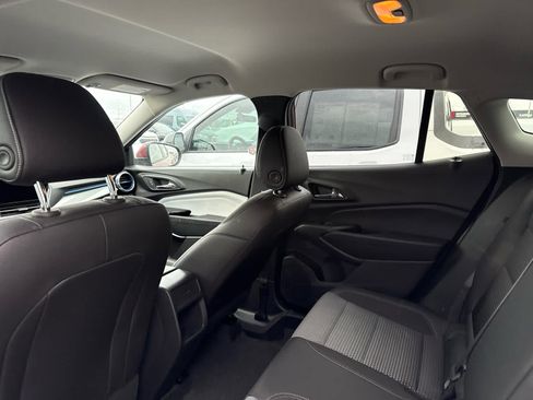 Used 2025 Chevrolet Trax LT w/ LT Convenience Package image 7