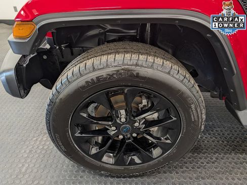 Used 2025 Jeep Wrangler Unlimited Sahara AWD/4WD image 7