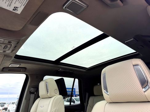 Used 2021 Cadillac Escalade Premium Luxury Platinum image 16