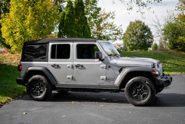 Used 2018 Jeep Wrangler Unlimited Sport AWD/4WD image 4