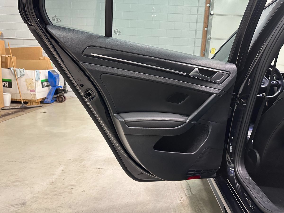 Used 2018 Volkswagen Golf 4-Door AWD/4WD image 18
