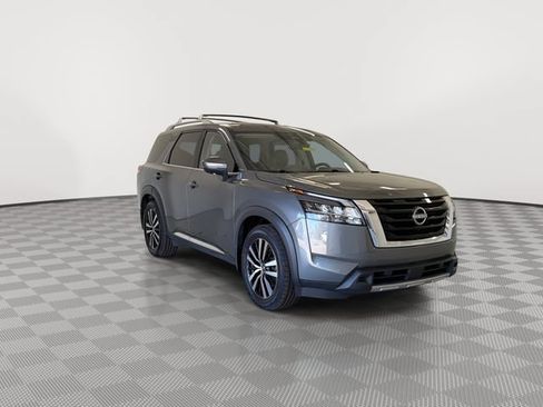 Used 2024 Nissan Pathfinder Platinum w/ Cargo Package AWD/4WD image 13