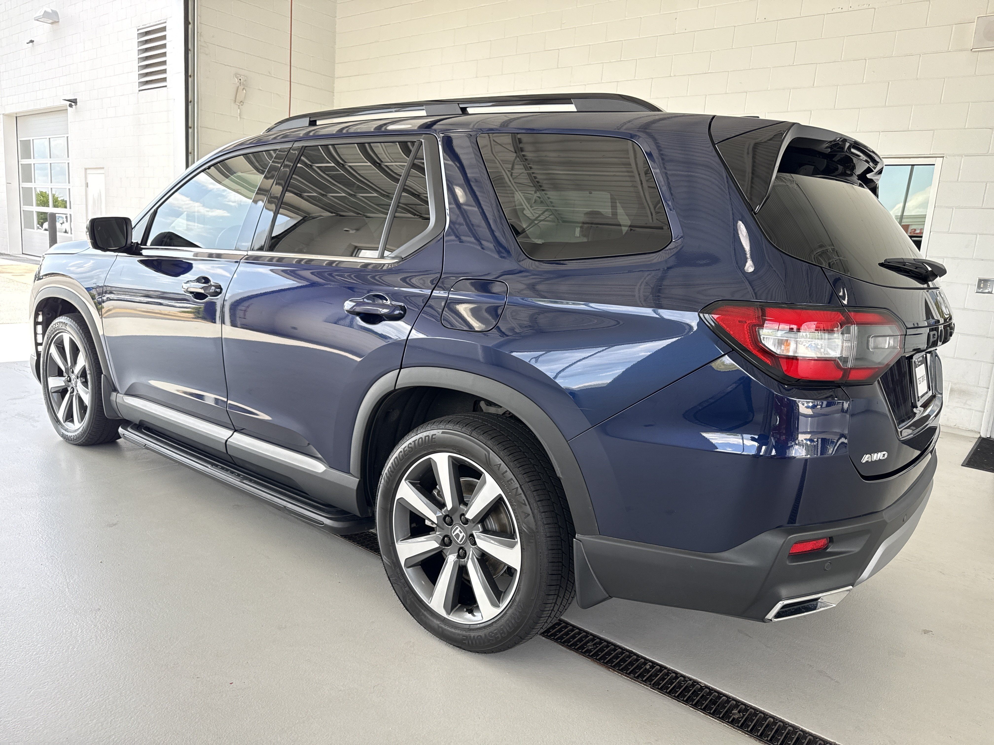 Used 2023 Honda Pilot Elite image 8