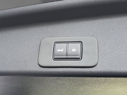 Certified 2025 Nissan Murano SV image 29